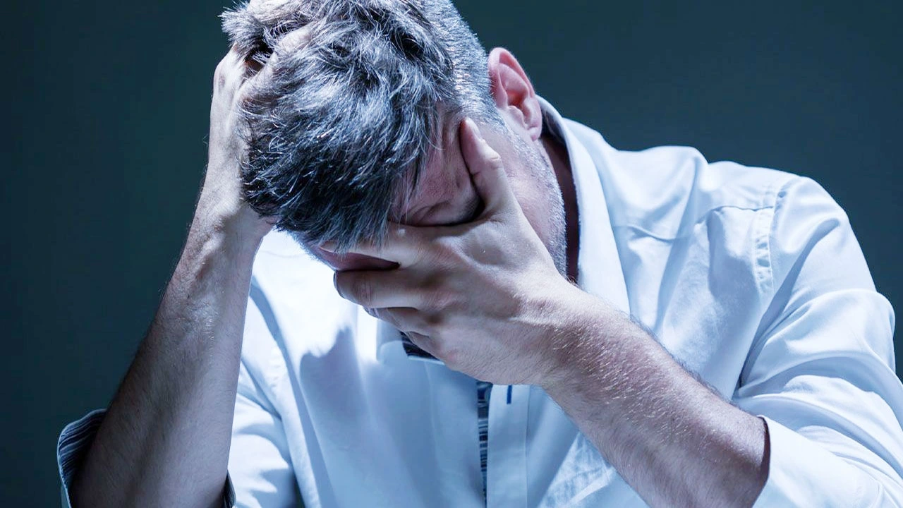 हार्मोन बिगड़े तो मन भी टूटता है! आयुर्वेद बताए डिप्रेशन से निकलने का रास्ता